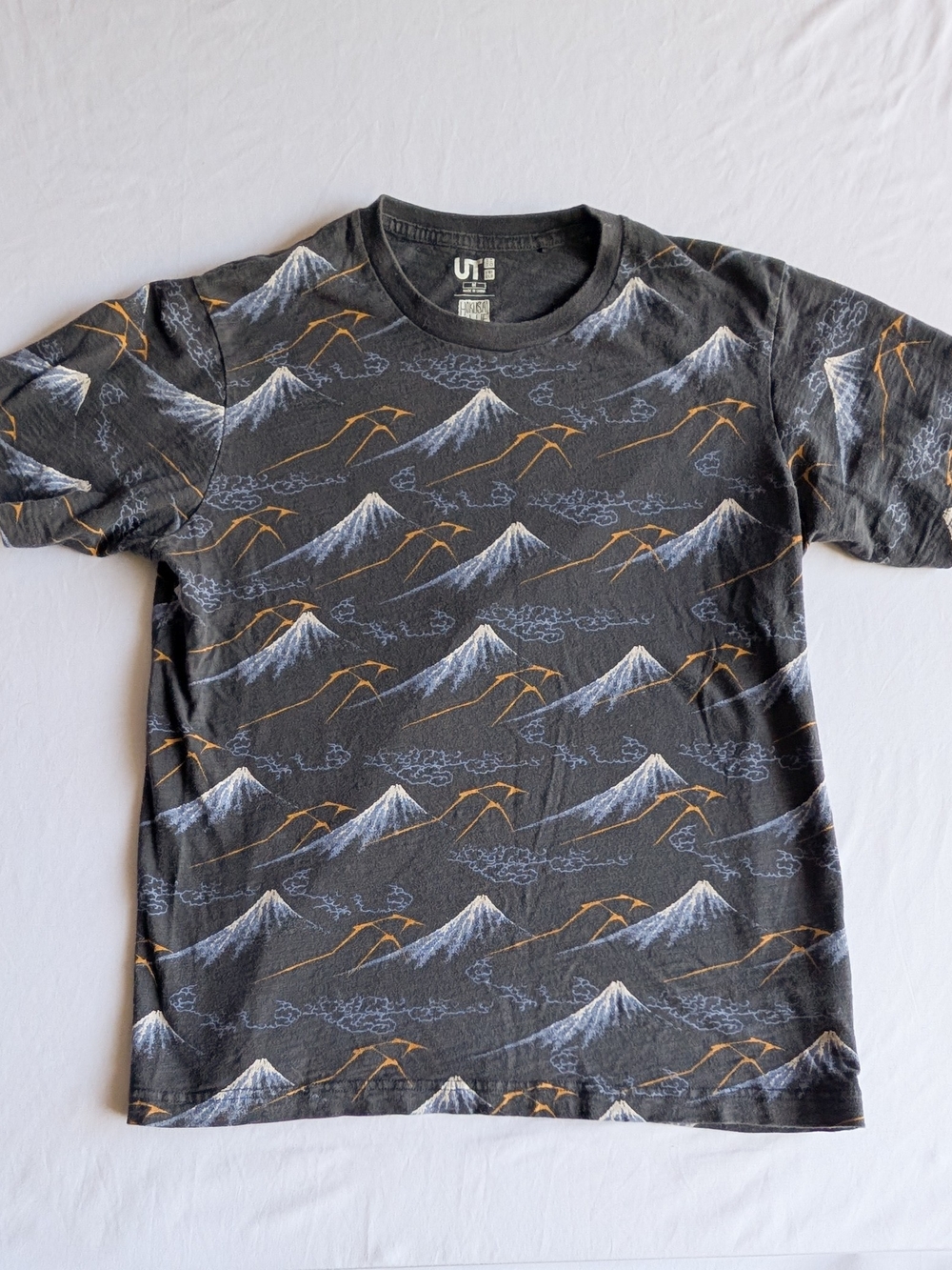 UNIQLO Hokusai Blue Graphic T-Shirt Mt. Fuji Ukiyoe Hakushika men's Medium
